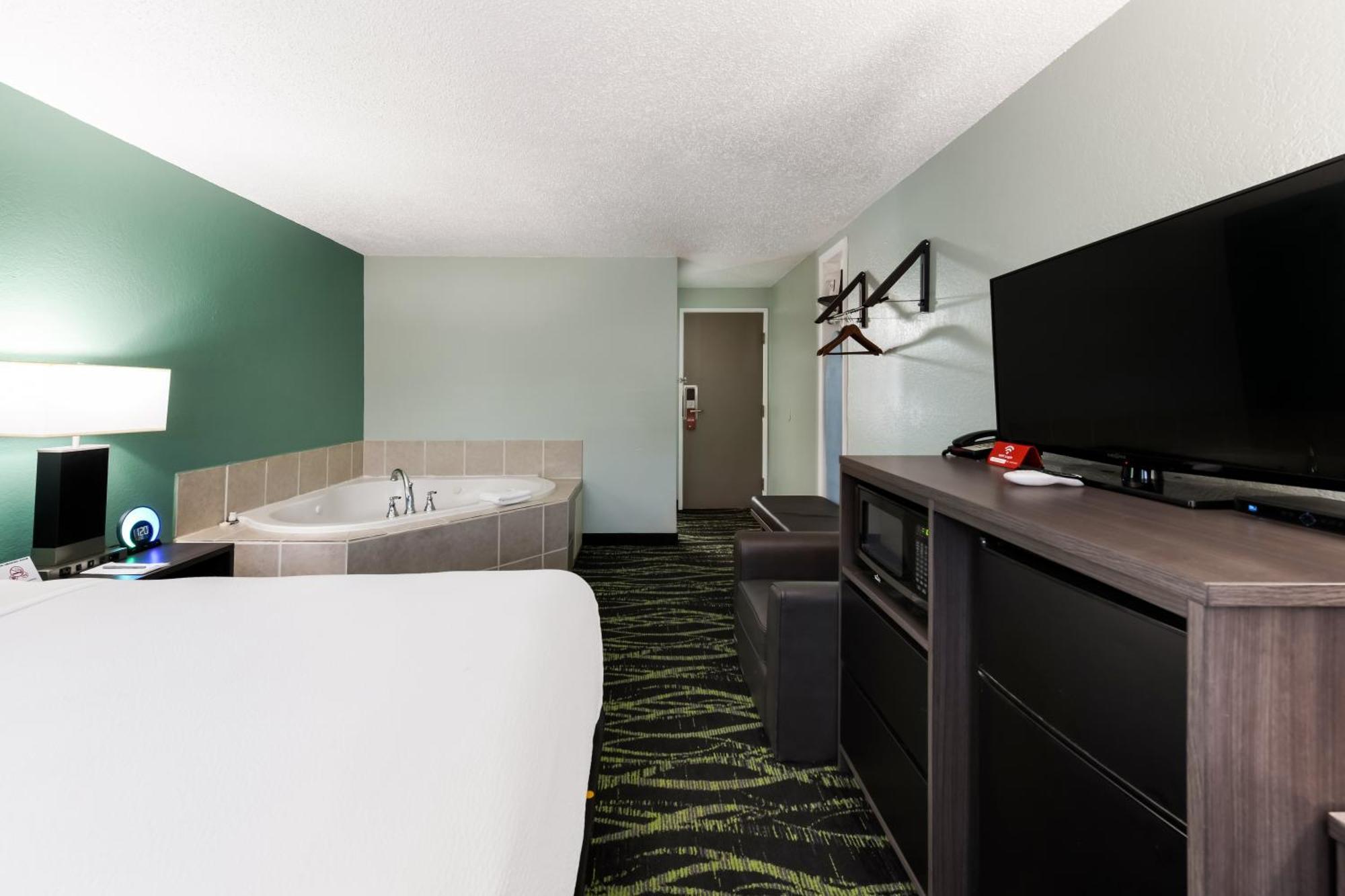 Baymont Inn & Suites By Wyndham Liberty Exteriér fotografie
